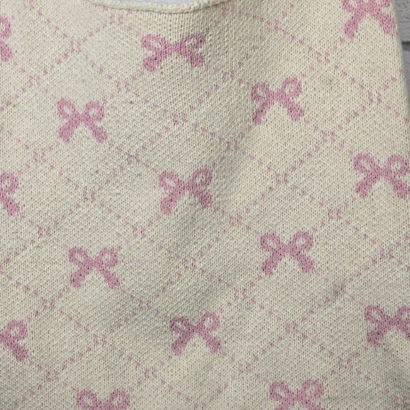 Cream and Pink Shoulder Bag with Delicate Bow Pattern - Picture 4 of 5